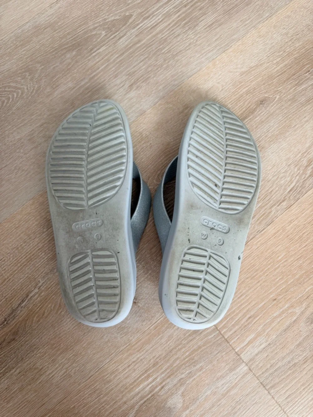 Crocs Getaway Glitter Flip Flops Women’s 9 Gray Platform Sandals - Picture 7 of 9